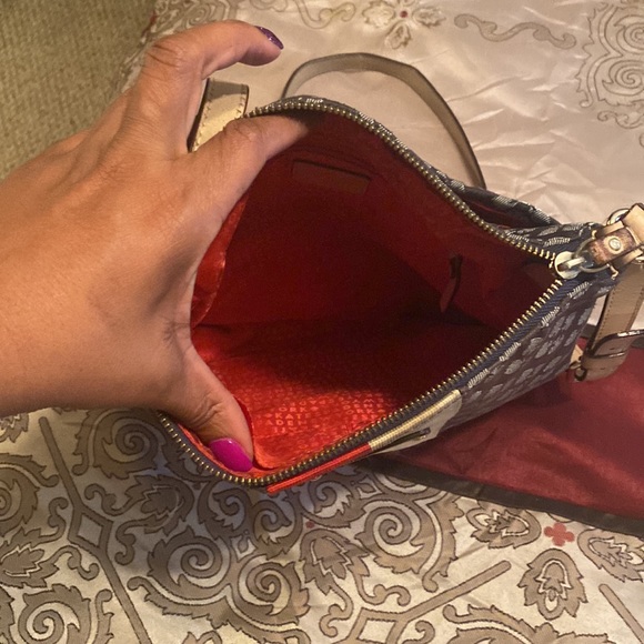 Large Kate Spade Crossbody with matching wallet - Picture 4 of 11